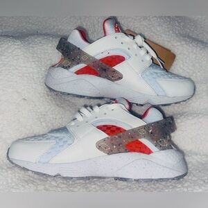 New women's Nike huaraches Size 7